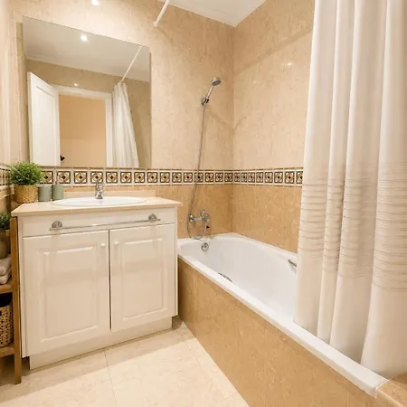 Bright Pool Sr Торрев'єха
